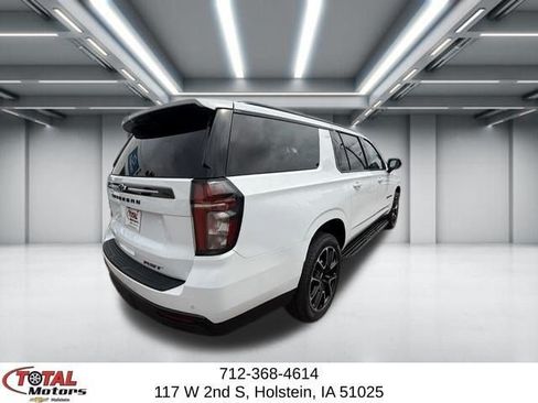 Used 2023 Chevrolet Suburban RST AWD/4WD image 8