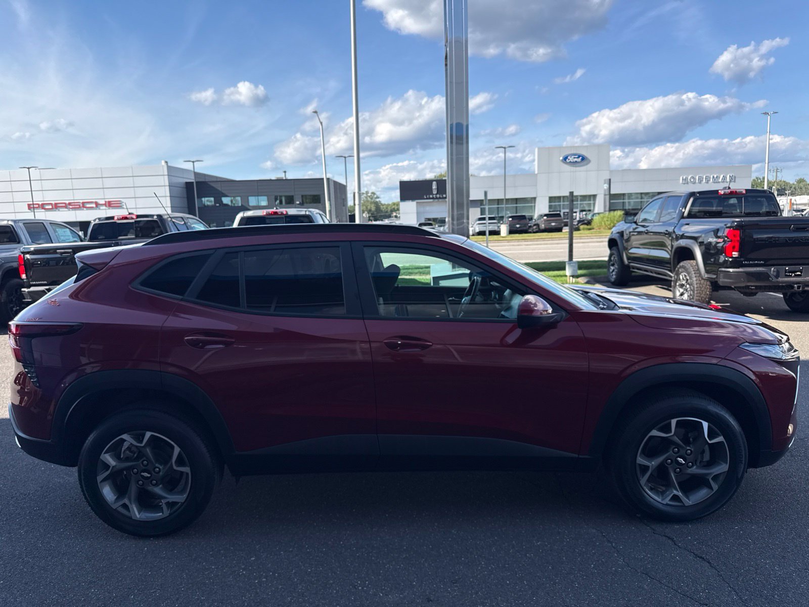 Used 2024 Chevrolet Trax LT w/ Driver Confidence Package FWD image 5
