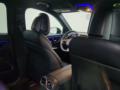 Used 2025 Mercedes-Benz GLC 300 4MATIC image 29