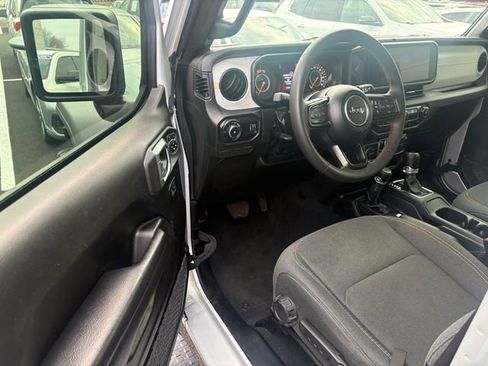 Used 2024 Jeep Wrangler Sport S image 7
