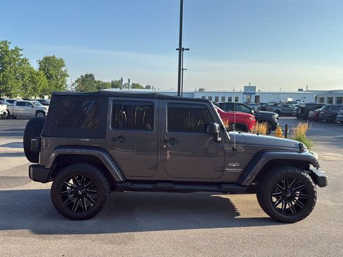 Used 2014 Jeep Wrangler Unlimited Sahara w/ Connectivity Group AWD/4WD image 2