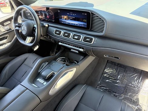 Used 2024 Mercedes-Benz GLS 580 4MATIC image 12