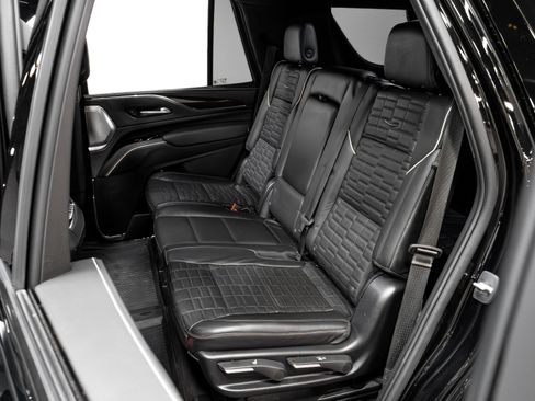 Used 2023 Cadillac Escalade Sport Platinum w/ LPO, ONYX Package image 34