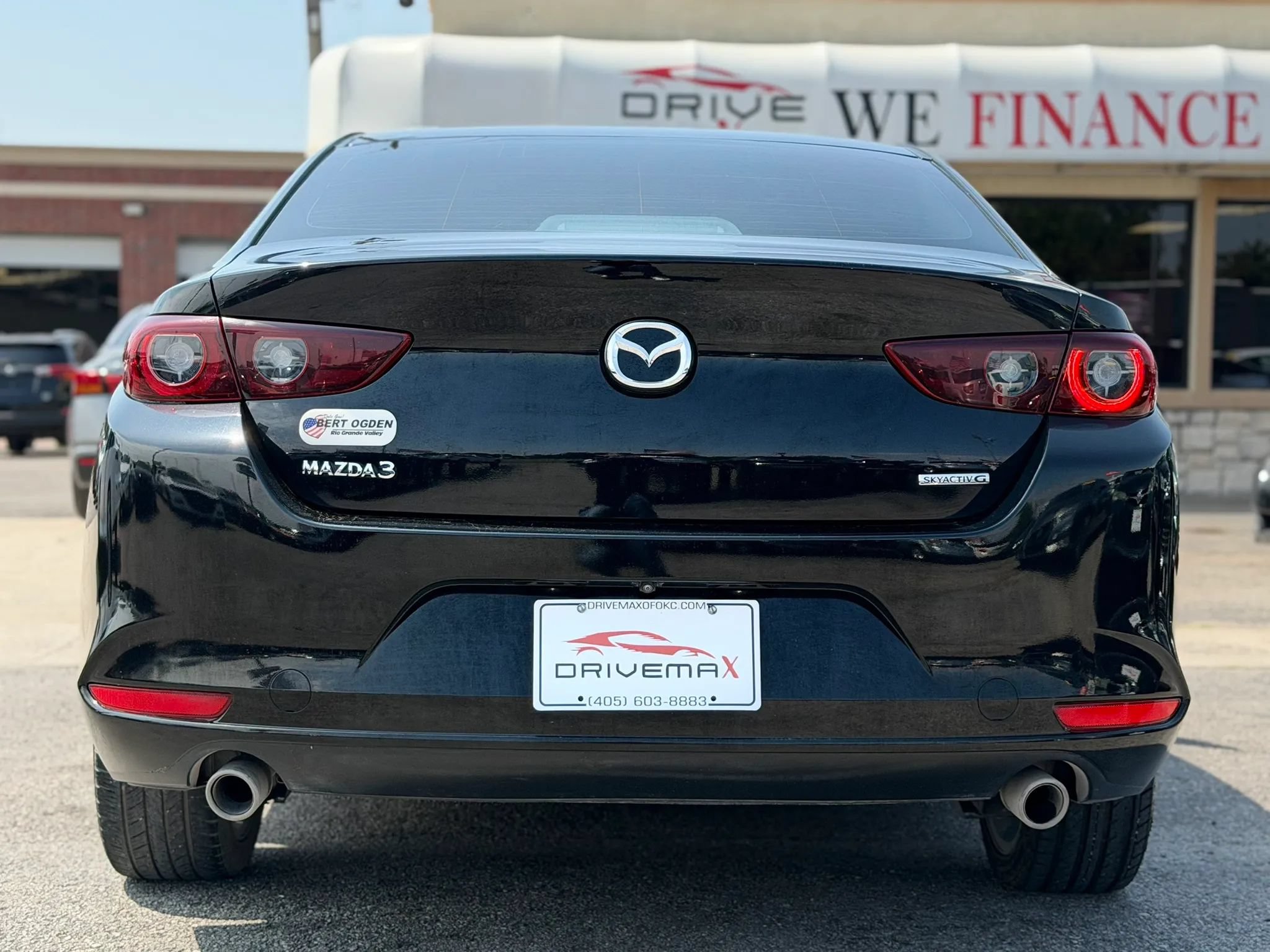 Used 2023 MAZDA MAZDA3 s FWD image 3