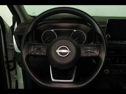 Used 2023 Nissan Rogue S FWD image 10