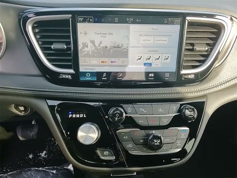 New 2026 Chrysler Pacifica Select image 30