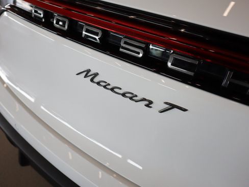Used 2025 Porsche Macan Turbo AWD/4WD image 27