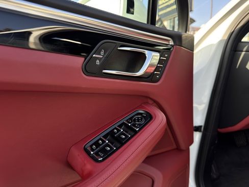 Used 2023 Porsche Macan image 17