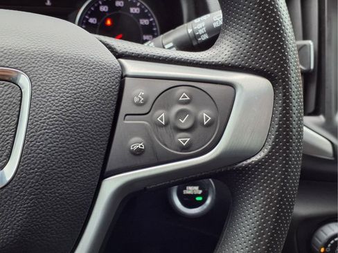 Used 2024 GMC Terrain SLE FWD image 18