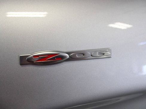 Used 2001 Chevrolet Corvette Z06 w/ Memory Pkg RWD image 11