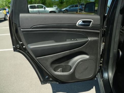 Used 2022 Jeep Grand Cherokee Laredo E RWD image 16