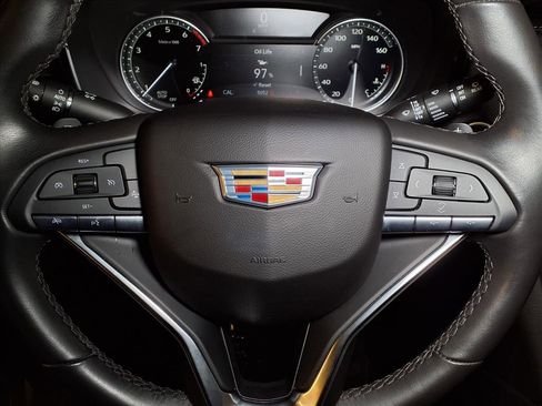 Certified 2025 Cadillac XT6 Luxury image 8