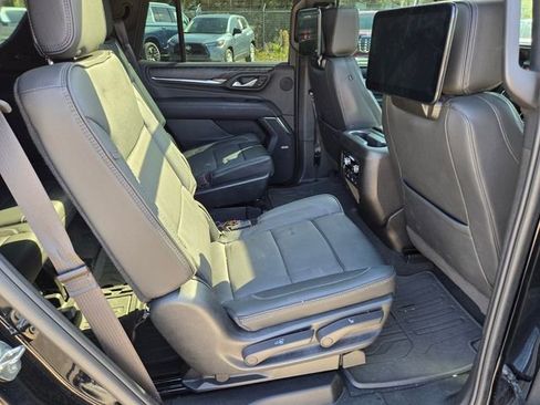 Used 2023 GMC Yukon Denali w/ Denali Reserve Package image 19
