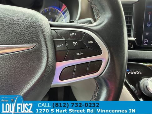 Used 2018 Chrysler Pacifica Touring-L FWD image 21