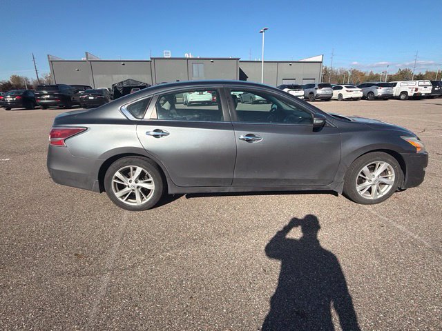 Used 2015 Nissan Altima 2.5 SV w/ Convenience Package FWD image 2