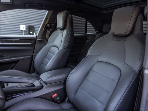 Certified 2026 Porsche Macan 4S Electric AWD/4WD image 4