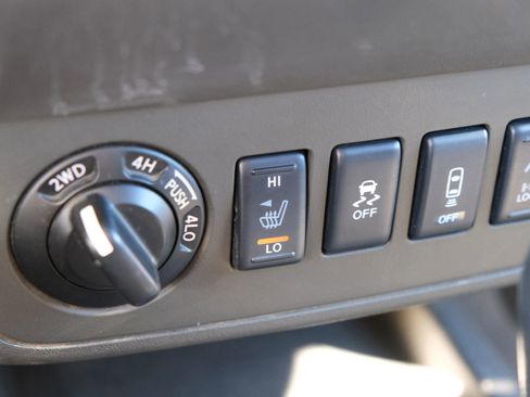 Used 2021 Nissan Frontier PRO-4X w/ Pro-4x Utility Package image 34