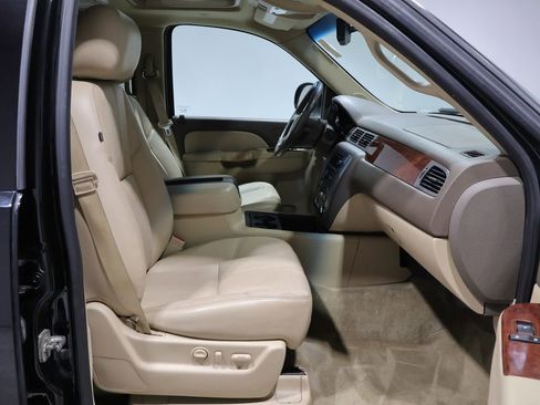 Used 2013 GMC Yukon XL SLT w/ SLT-2 Equipment Package image 26