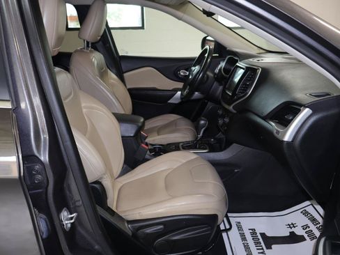 Used 2018 Jeep Cherokee Limited AWD/4WD image 27