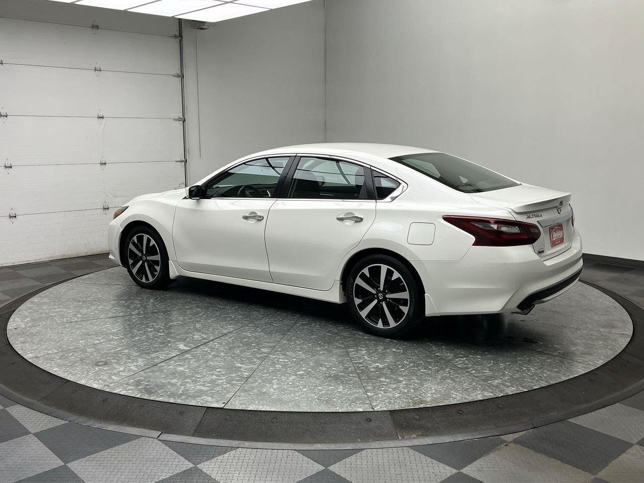 Used 2018 Nissan Altima 2.5 SR FWD image 2