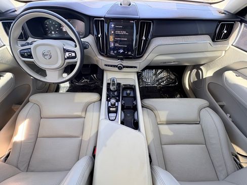 Used 2018 Volvo XC60 T8 Inscription image 25