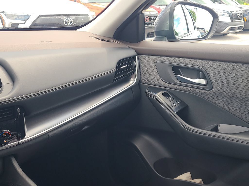 Certified 2021 Nissan Rogue SV FWD image 18