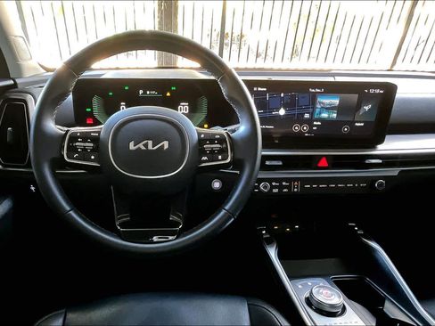 Used 2025 Kia Sorento EX w/ EX Panoramic Sunroof Package image 5