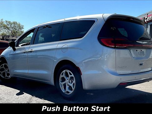 Used 2024 Chrysler Pacifica Limited FWD image 3