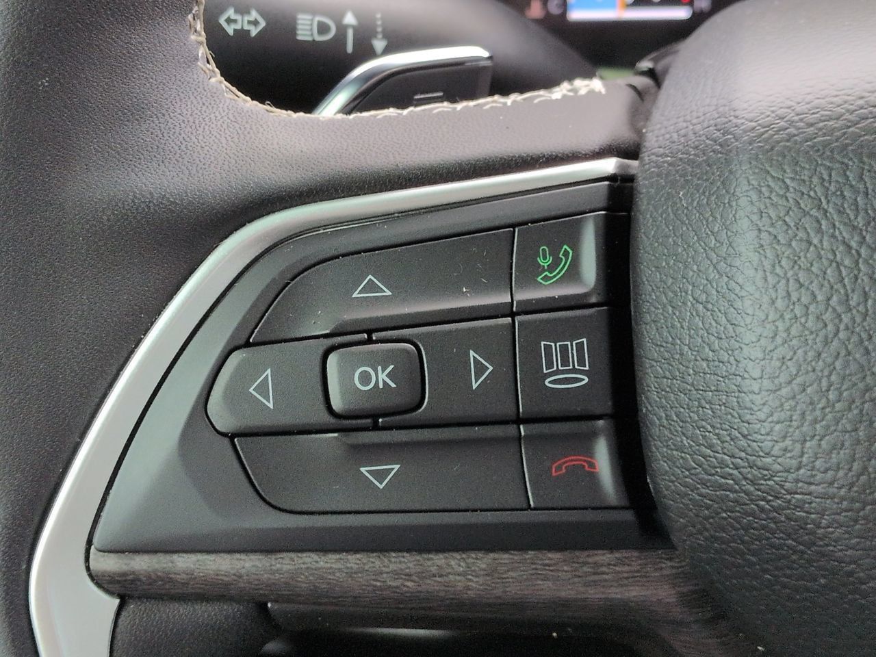 Used 2025 Jeep Grand Cherokee Limited AWD/4WD image 26