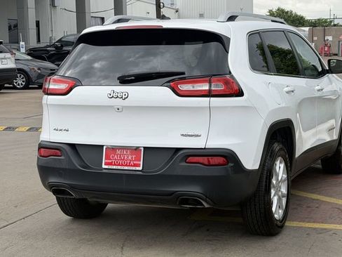 Used 2015 Jeep Cherokee Latitude w/ Cold Weather Group AWD/4WD image 7