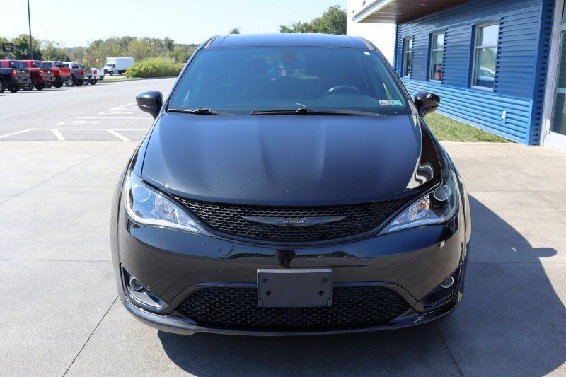 Used 2020 Chrysler Pacifica Touring w/ S Appearance Package FWD image 4