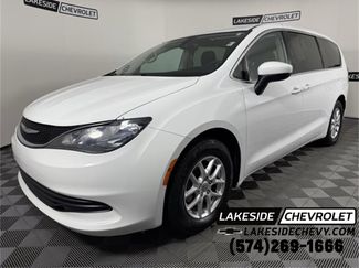 Used 2017 Chrysler Pacifica Touring image 1