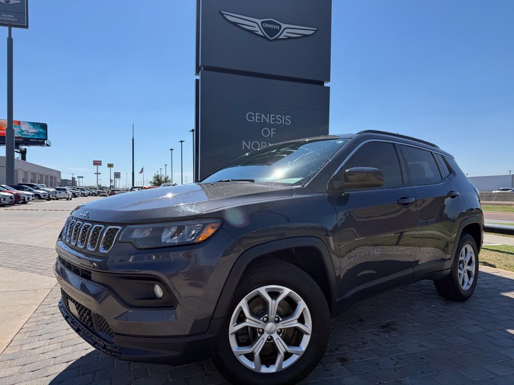 Used 2024 Jeep Compass Latitude AWD/4WD image 1