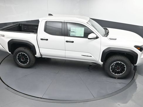 Used 2025 Toyota Tacoma TRD Off-Road AWD/4WD image 37