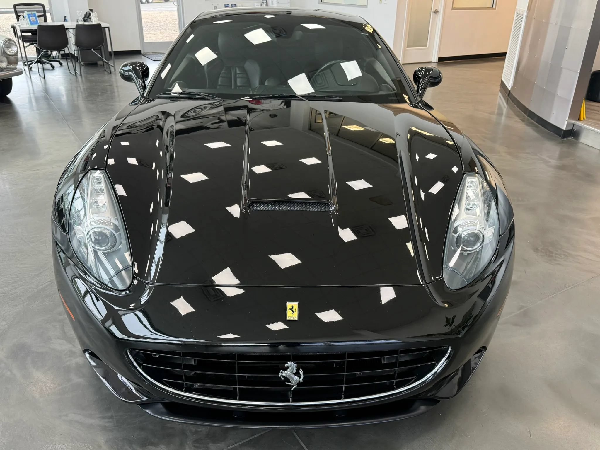 Used 2010 Ferrari California RWD image 27
