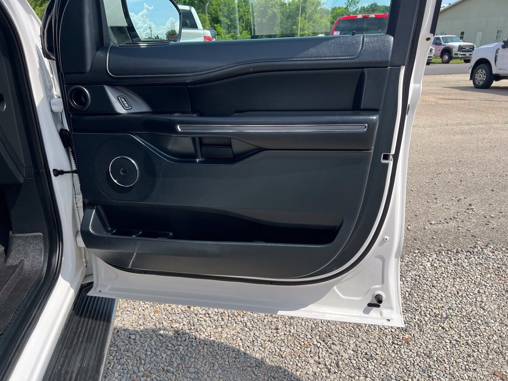 Used 2019 Ford Expedition Max XLT w/ Equipment Group 202A AWD/4WD image 20