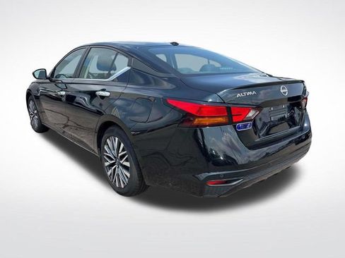 Used 2024 Nissan Altima 2.5 SV FWD image 3