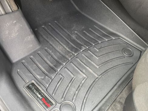 Used 2020 Chevrolet Traverse LT image 16