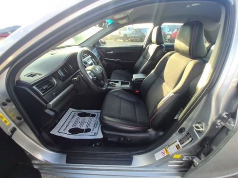 Used 2017 Toyota Camry SE image 9