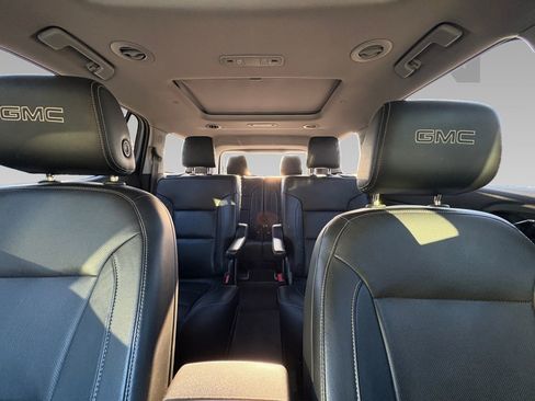 Used 2019 GMC Acadia SLT image 2