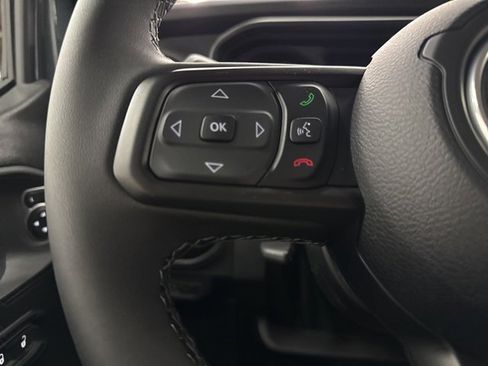 New 2025 Jeep Gladiator Mojave w/ Convenience Group image 14