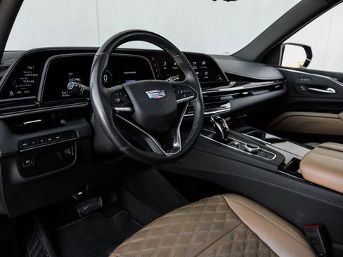 Used 2021 Cadillac Escalade Premium Luxury image 3