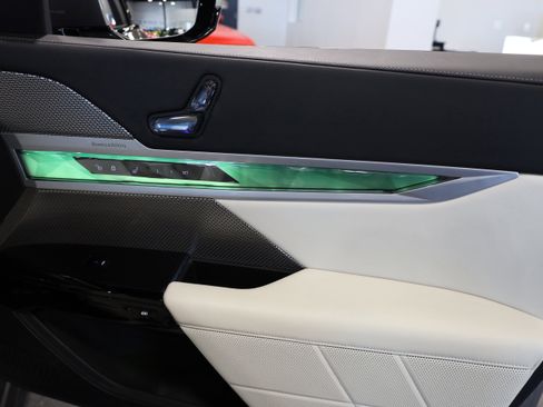 Used 2023 BMW 760i xDrive w/ Executive Package image 45