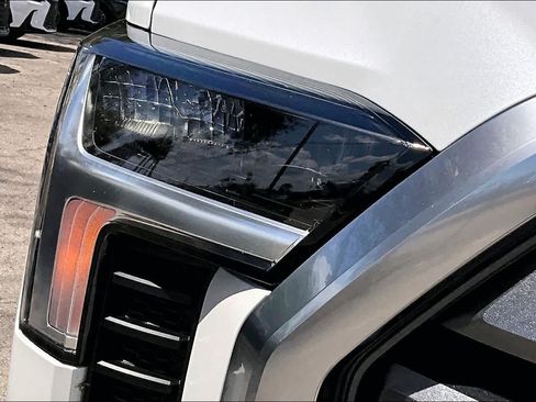 Used 2025 Toyota Tundra Limited AWD/4WD image 27