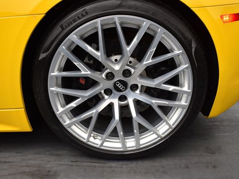 Used 2017 Audi R8 V10 w/ Carbon Exterior Package AWD/4WD image 12