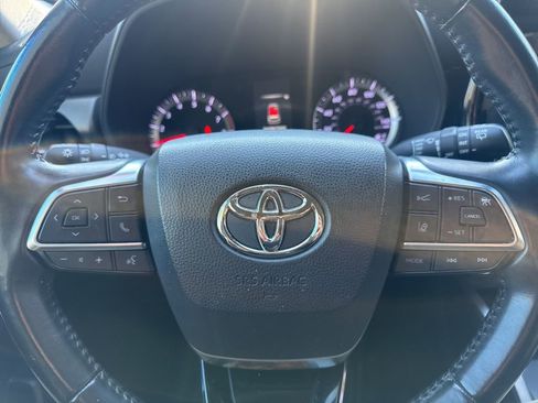 Used 2021 Toyota Highlander LE image 7