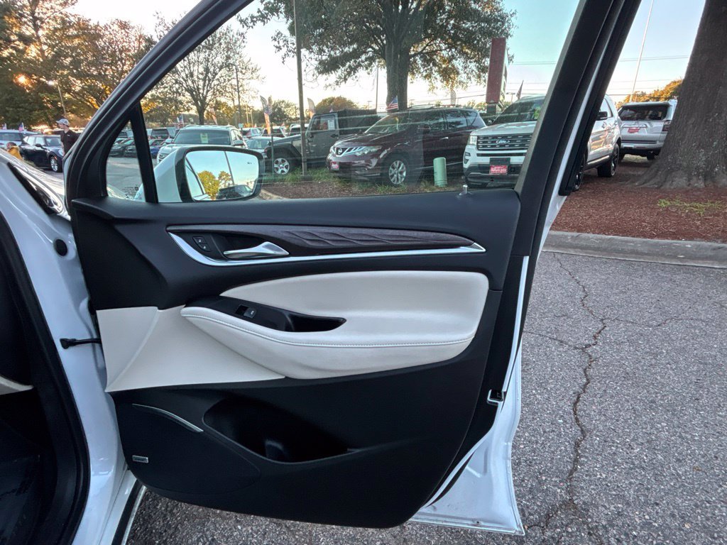 Used 2023 Buick Enclave Avenir w/ Avenir Technology Package FWD image 40