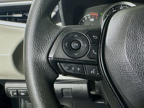 Used 2022 Toyota Corolla LE FWD image 16