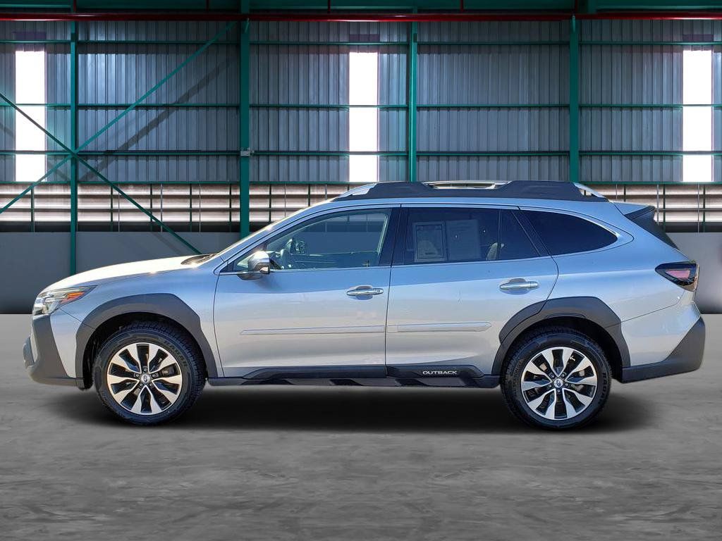 Used 2023 Subaru Outback Touring XT AWD/4WD image 2