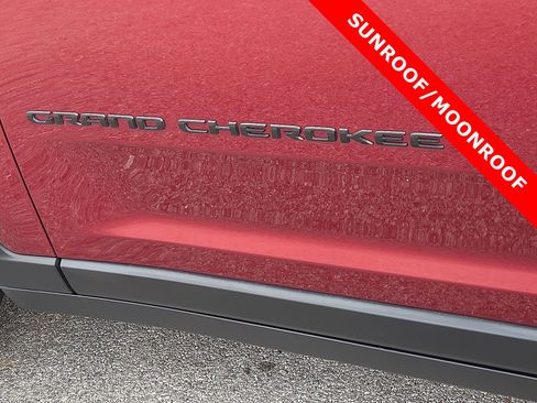 Used 2023 Jeep Grand Cherokee Altitude image 8